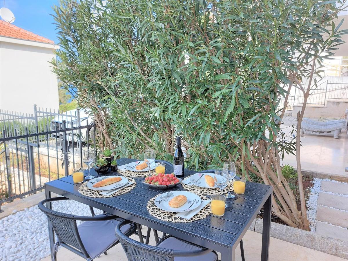 Apartment Livia Slatine Exterior foto