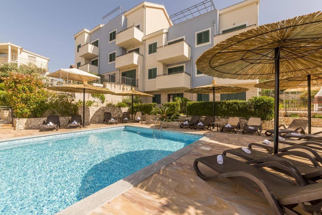 Apartment Livia Slatine Exterior foto