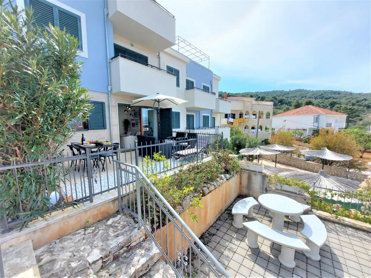 Apartment Livia Slatine Exterior foto