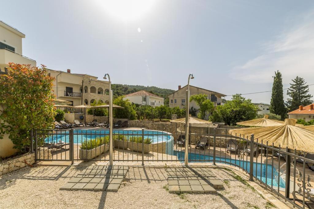 Apartment Livia Slatine Exterior foto
